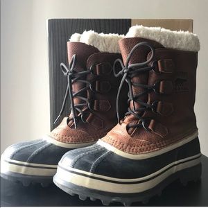 Women’s Sorel wool lined boots in tobacco.